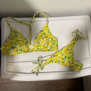 Reversible yellow and white lululemon bikini with scrunch back bottoms bottoms